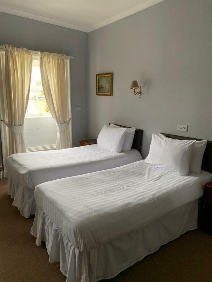 Blue Bell Hotel Белфорд Экстерьер фото